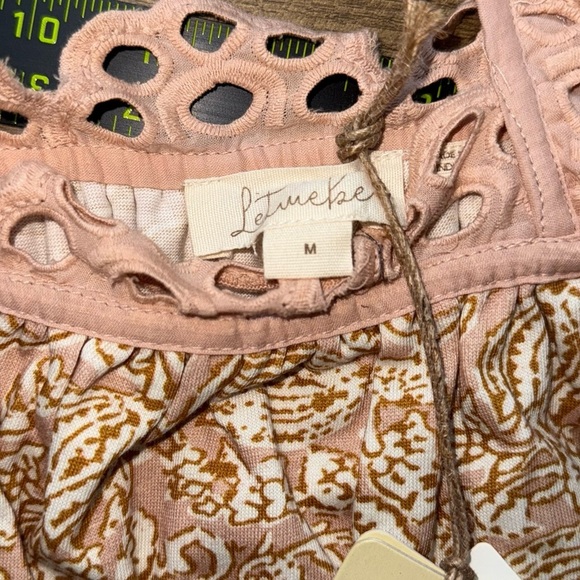 Anthropology Let Me Be Eyelet Swing Top Size M Neutral Motif NWT - Picture 4 of 7